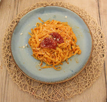 Load image into Gallery viewer, COOKING BOX WITH PASTA AND TOMATO SAUCE FOR MAX 4 PEOPLE
