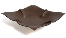 Carica l&#39;immagine nel visualizzatore di Gallery, leather trash
